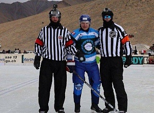 Хоккей на Гималаях.