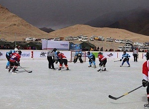 Хоккей на Гималаях.